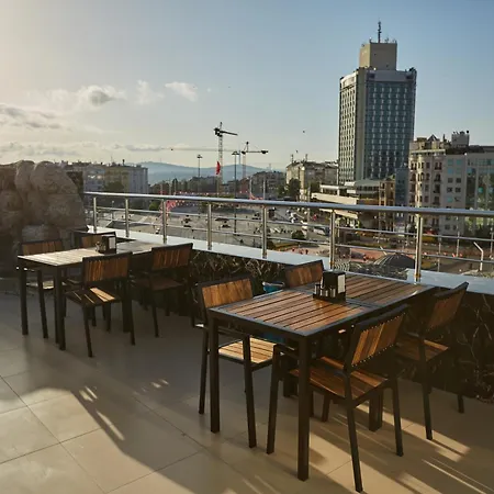 فندق Taksim Seven *